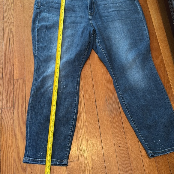 Judy Blue Boyfriend Fit jeans - distressed & intentional bleach spots - Picture 15 of 16